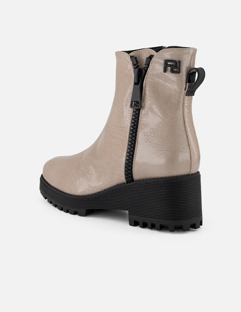 Botines beige charol de mujer con charm Pd y plataforma