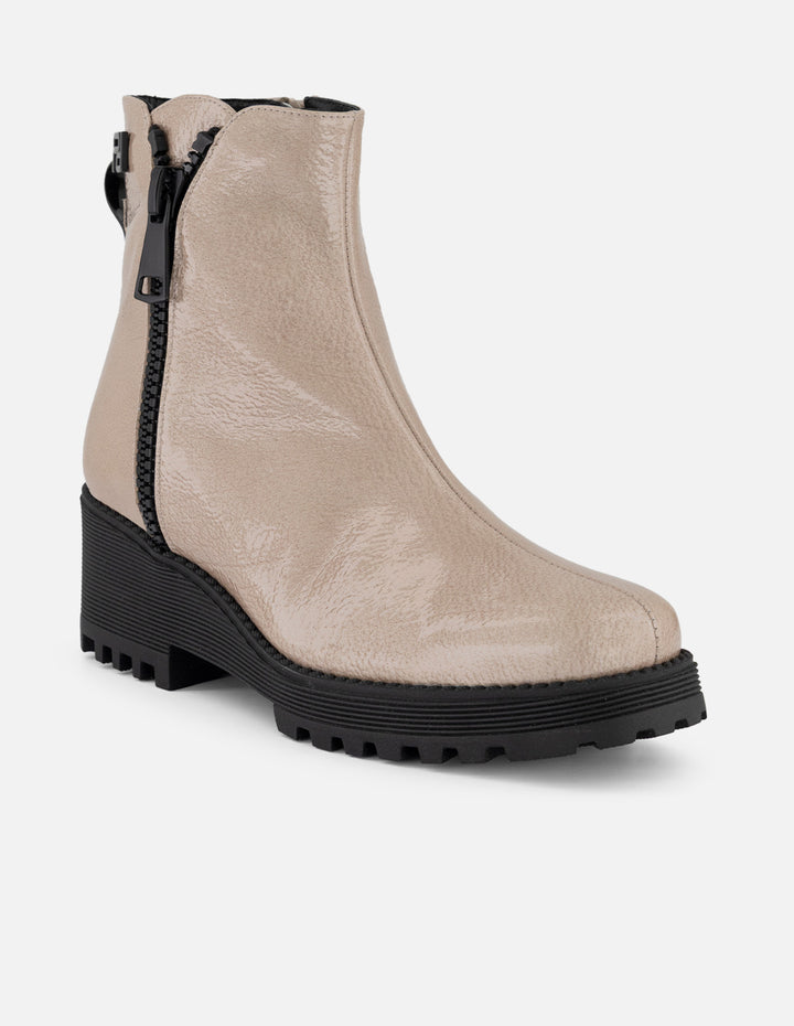 Botines beige charol de mujer con charm Pd y plataforma