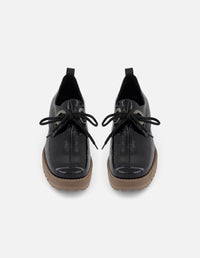 Zapato blucher negro charol para mujer con detalle color plateado