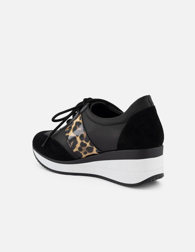 Tenis animal print para mujer con combinación de materiales