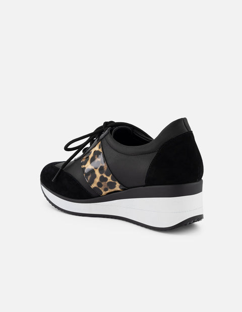 Tenis animal print para mujer con combinación de materiales