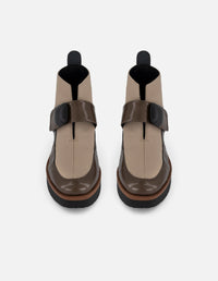 Botines beige charol de mujer con escote en V