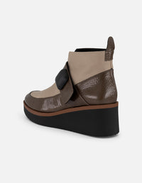 Botines beige charol de mujer con escote en V