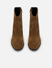 Botines color cuero ante de mujer con inspiración vaquera