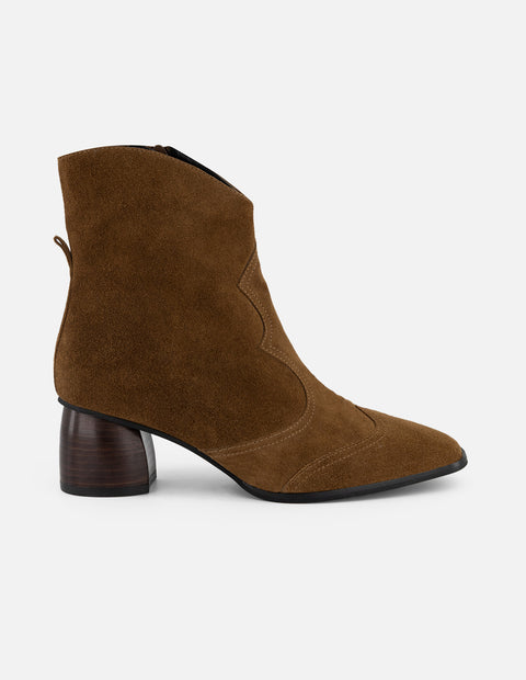 Botines color cuero ante de mujer con inspiración vaquera