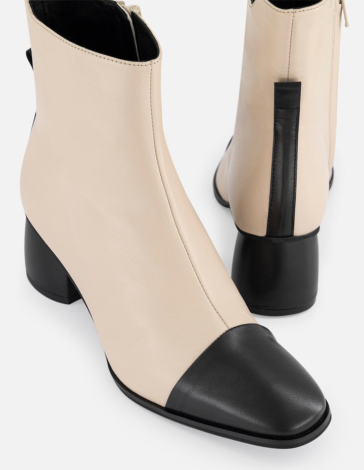 Botines blancos piel de mujer con punta y tacón negros