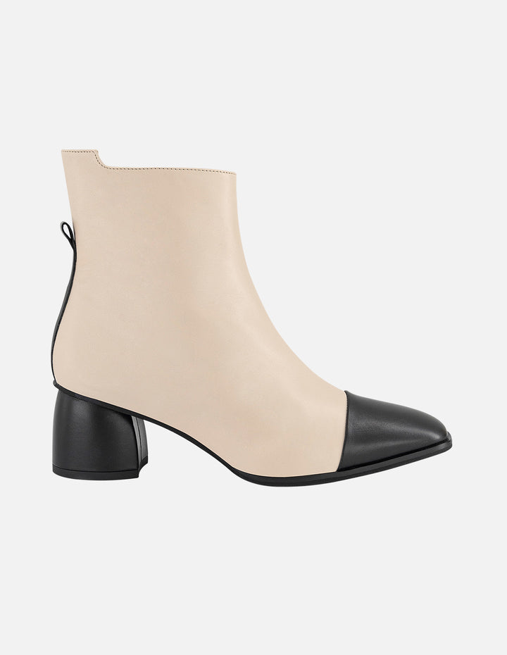 Botines blancos piel de mujer con punta y tacón negros