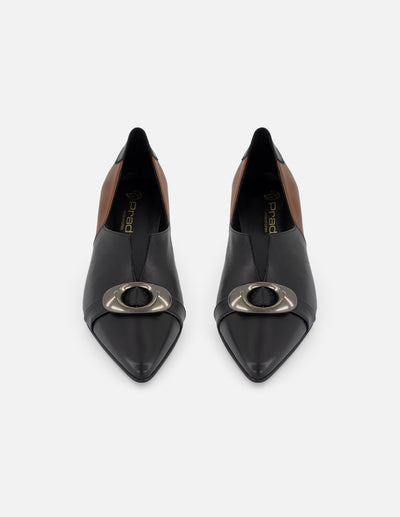 Zapatilla bicolor de piel para mujer con detalle color plateado