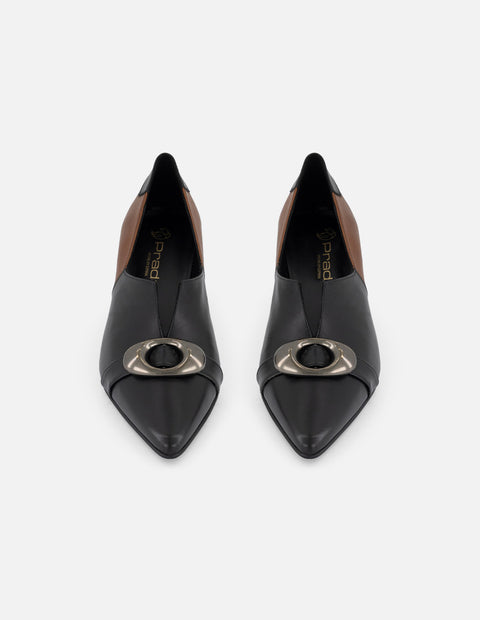 Zapatilla bicolor de piel para mujer con detalle color plateado