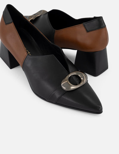 Zapatilla bicolor de piel para mujer con detalle color plateado