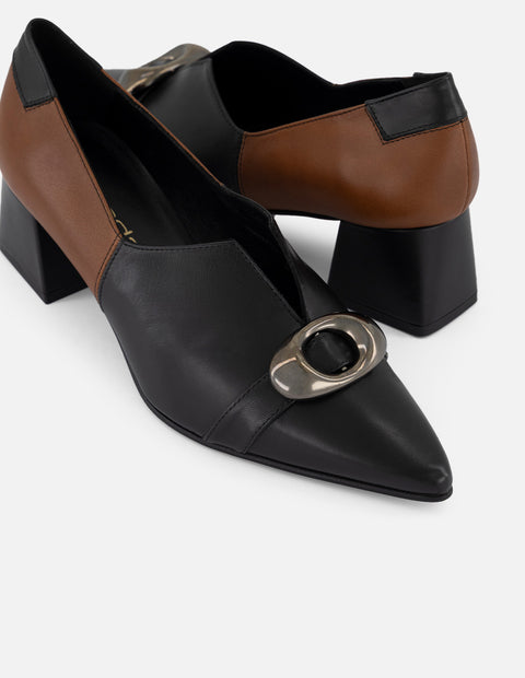 Zapatilla bicolor de piel para mujer con detalle color plateado