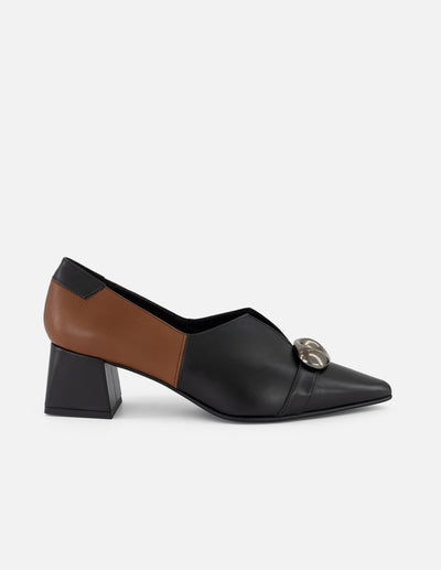 Zapatilla bicolor de piel para mujer con detalle color plateado