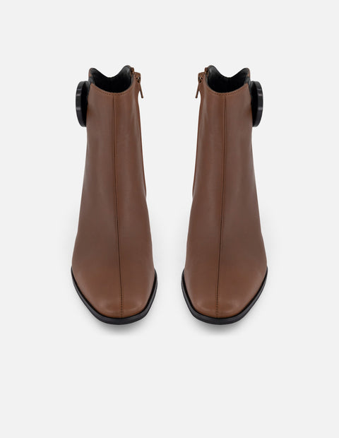 Botines color cuero piel de mujer con adorno en forma de círculo
