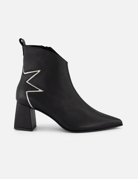 Botines color negro piel de mujer con adorno de estrella