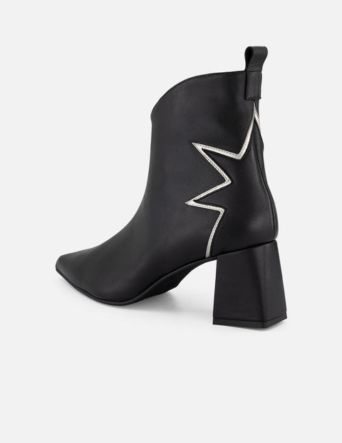 Botines color negro piel de mujer con adorno de estrella