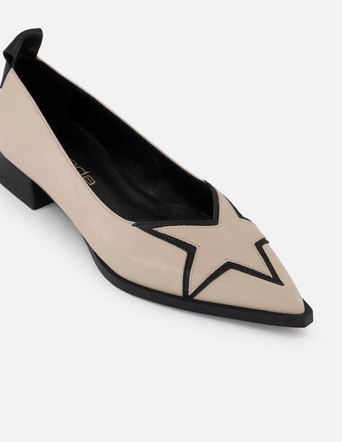 Flats color blanco piel de mujer con adorno tipo estrella