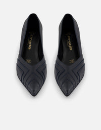 Zapatilla azul piel de mujer cortes simétricos