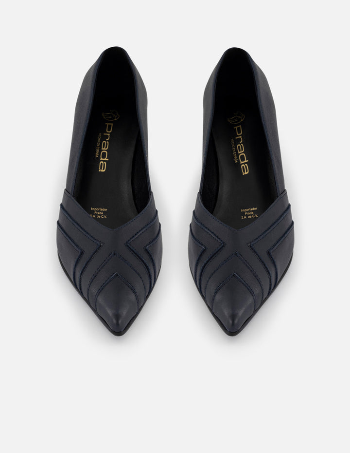 Zapatilla azul piel de mujer cortes simétricos