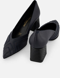 Zapatilla azul piel de mujer cortes simétricos