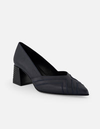 Zapatilla azul piel de mujer cortes simétricos