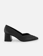 Zapatilla negra piel de mujer cortes simétricos