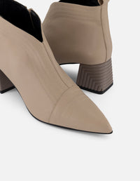 Botines color beige piel de mujer con escote en V