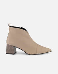 Botines color beige piel de mujer con escote en V