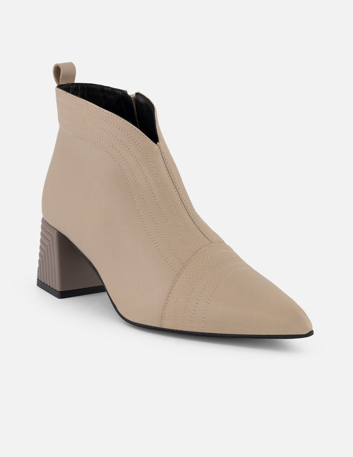 Botines color beige piel de mujer con escote en V