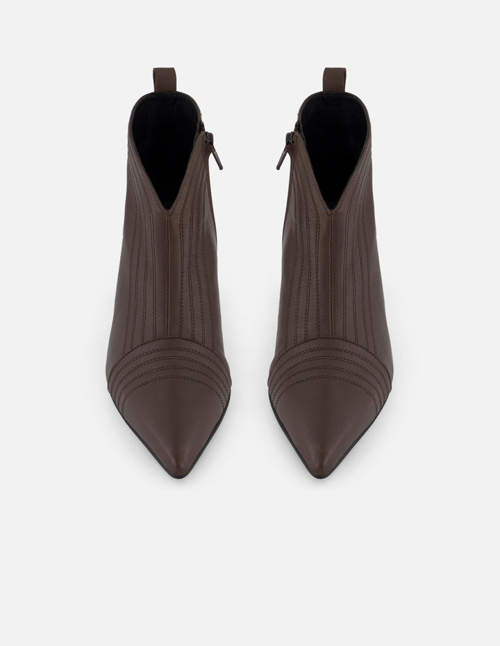 Botines color café piel de mujer con escote en V