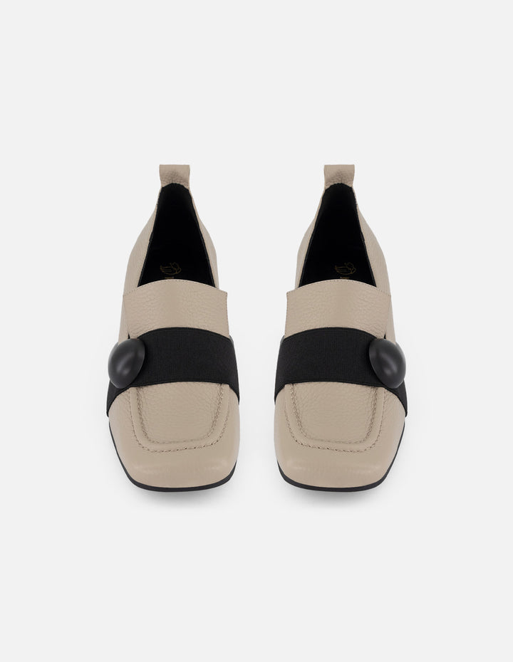 Mocasines color blanco de piel para mujer con piel bombeada