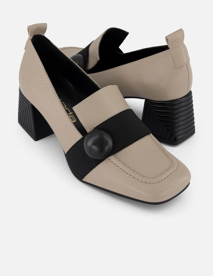 Mocasines color blanco de piel para mujer con piel bombeada