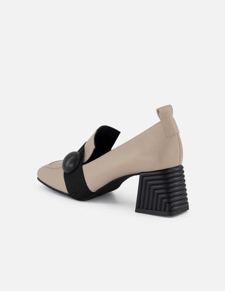 Mocasines color blanco de piel para mujer con piel bombeada