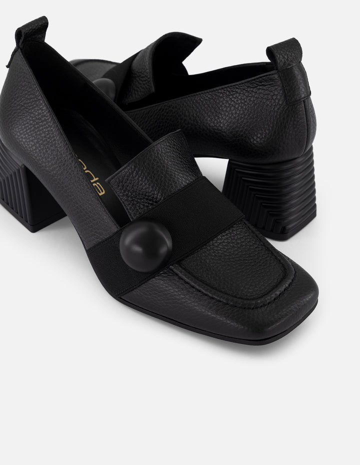 Mocasines color negro piel para mujer con piel bombeada