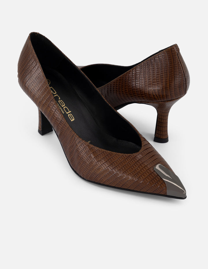 Zapatilla color cafe piel grabado tejus para mujer