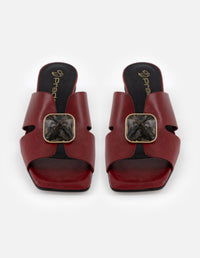 Mule rojo de ante para mujer con piedra decorativa