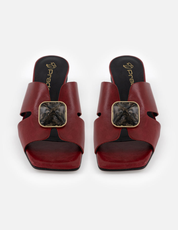 Mule rojo de ante para mujer con piedra decorativa