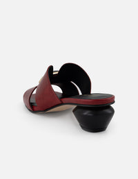 Mule rojo de ante para mujer con piedra decorativa