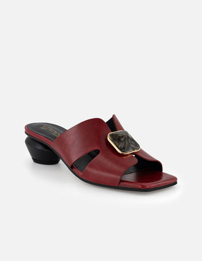 Mule rojo de ante para mujer con piedra decorativa