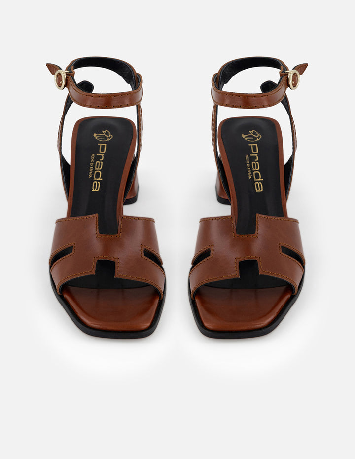 Sandalias café para mujer con tiras dobles