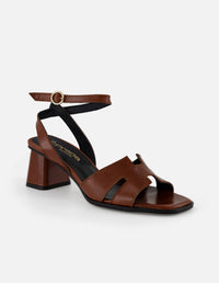 Sandalias café para mujer con tiras dobles