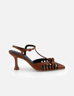 Zapatilla café para mujer con cortes verticales