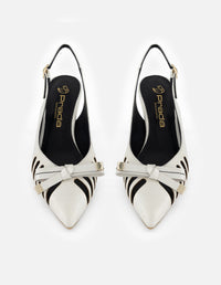 Zapatilla blanca para mujer con cortes verticales