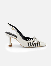 Zapatilla blanca para mujer con cortes verticales