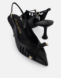 Zapatilla negro piel para mujer con cortes verticales