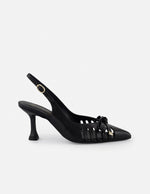 Zapatilla negro piel para mujer con cortes verticales