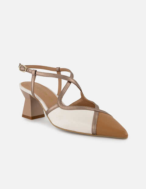 Zapatilla café y blanco en piel para mujer con combinación de materiales