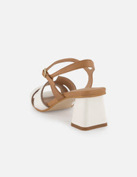 Sandalias café piel para mujer con cortes en contraste