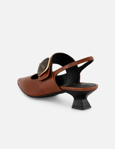 Mercedes café piel para mujer con detalle cuadrado