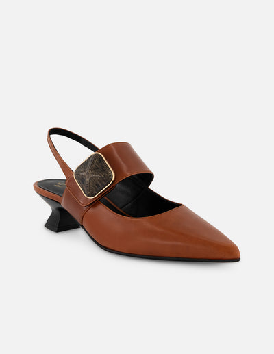 Mercedes café piel para mujer con detalle cuadrado