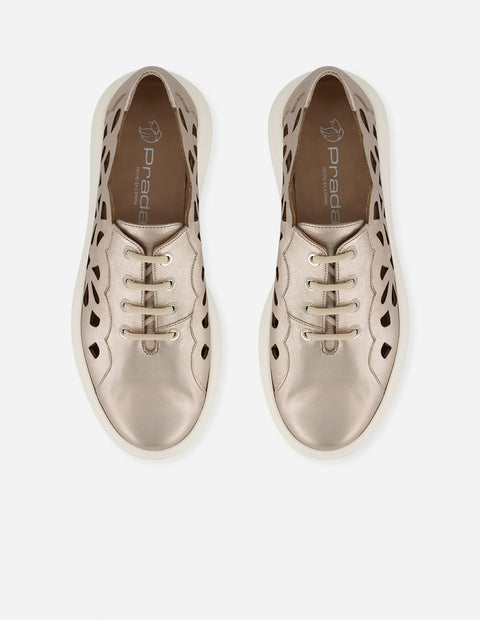 Tenis rosa piel metalizada para mujer con picados